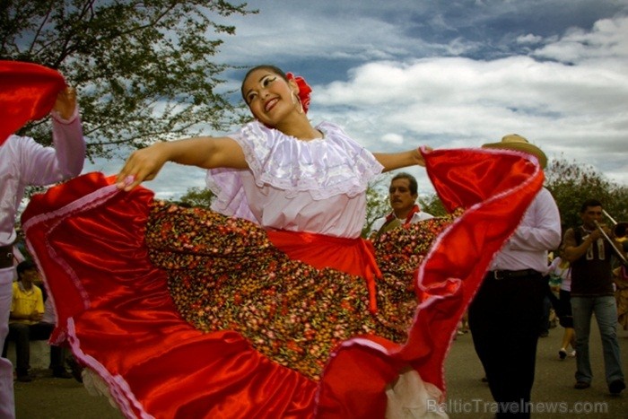 Bambuko kultūras festivāls ietver gan mūzikas, gan dejas, gan tērpu parādes elementus. Foto: www.colombia.travel 82623