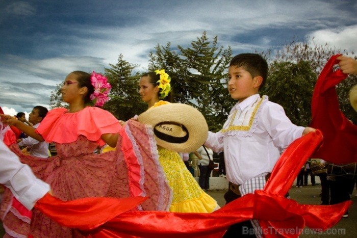 Bambuko kultūras festivāls ietver gan mūzikas, gan dejas, gan tērpu parādes elementus. Foto: www.colombia.travel 82624