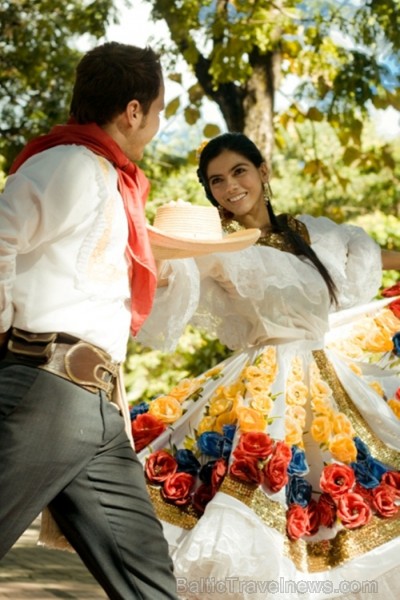 Bambuko kultūras festivāls ietver gan mūzikas, gan dejas, gan tērpu parādes elementus. Foto: www.colombia.travel 82633