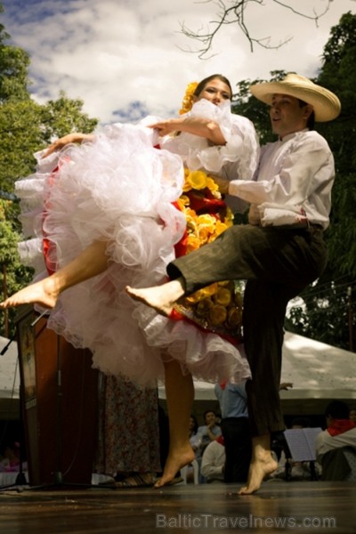 Bambuko kultūras festivāls ietver gan mūzikas, gan dejas, gan tērpu parādes elementus. Foto: www.colombia.travel 82634