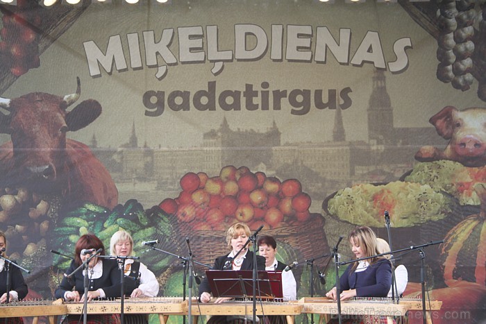 Miķeļdienas tirgus Doma laukumā, Rīgā. Foto sponsors: www.domehotel.lv 82720