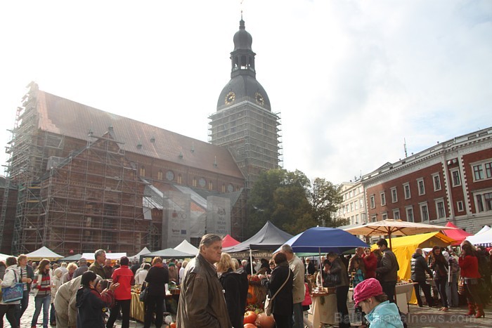 Miķeļdienas tirgus Doma laukumā, Rīgā. Foto sponsors: www.domehotel.lv 82724