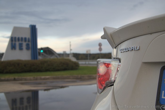 Subaru BRZ ir ļoti īsas pārkares un maksimāli zemu izvietots smaguma centrs. Dzinējs atrodas par 10 cm zemāk un par 20 cm tuvāk salonam nekā Subaru Im 83134
