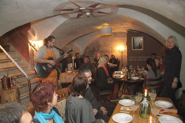 Latviešu tradicionālo ēdienu restorāns «Taverna» pie Pulvertorņa piedāvā izbaudīt īstus latgaliešu vakarus. Foto sponsors: www.latvianfood.lv 83310