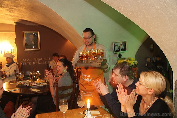 Latviešu tradicionālo ēdienu restorāns «Taverna» pie Pulvertorņa piedāvā izbaudīt īstus latgaliešu vakarus. Foto sponsors: www.latvianfood.lv 83330