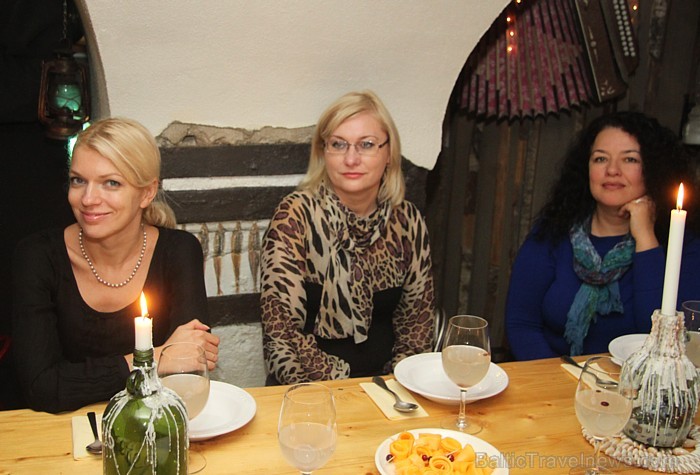 Latviešu tradicionālo ēdienu restorāns «Taverna» pie Pulvertorņa piedāvā izbaudīt īstus latgaliešu vakarus. Foto sponsors: www.latvianfood.lv 83331