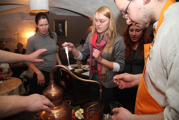 Latviešu tradicionālo ēdienu restorāns «Taverna» pie Pulvertorņa piedāvā izbaudīt īstus latgaliešu vakarus. Foto sponsors: www.latvianfood.lv 83342