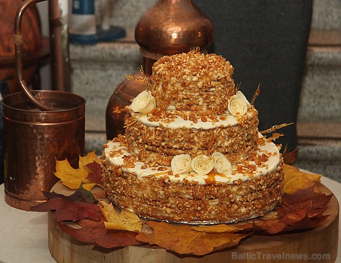 Latviešu tradicionālo ēdienu restorāns «Taverna» pie Pulvertorņa piedāvā izbaudīt īstus latgaliešu vakarus. Foto sponsors: www.latvianfood.lv 83348