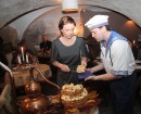 Latviešu tradicionālo ēdienu restorāns «Taverna» pie Pulvertorņa piedāvā izbaudīt īstus latgaliešu vakarus. Foto sponsors: www.latvianfood.lv 42