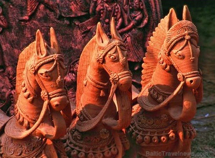 Indija apbur un ļauj paraudzīties uz tās dabu un kultūru no cita skatu punkta. Foto: www.india-tourism.com Indija apbur un ļauj paraudzīties uz tās dabu un kultūru no cita skatu punkta. Foto: www.india-tourism.com 83384