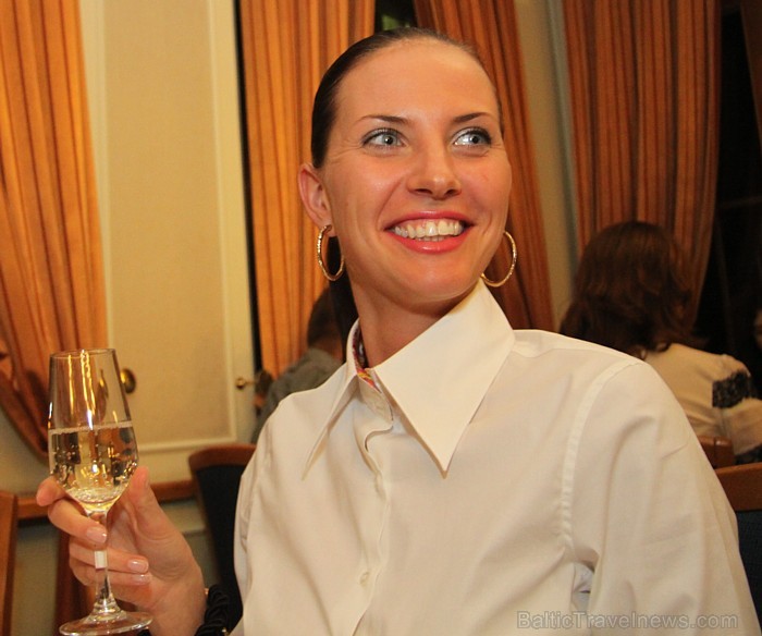 Kolonna Hotels Group administratīvā direktore Sigita Švarca izbauda Itālijas vīnus 83551