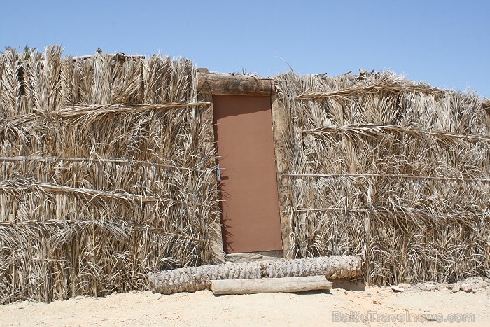 Vēja darinātās smilšu klintis Dbebcha ciemā (Tunisijā) 83746