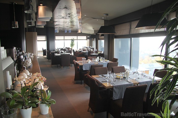 Viesnīcas «Karavella» panorāmas restorāns «Colombo» ir viens no labākajiem Rīgā Foto sponsors: www.karavella.lv 83754
