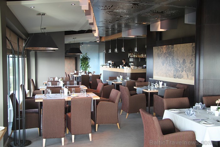 Viesnīcas «Karavella» panorāmas restorāns «Colombo» ir viens no labākajiem Rīgā Foto sponsors: www.karavella.lv 83755