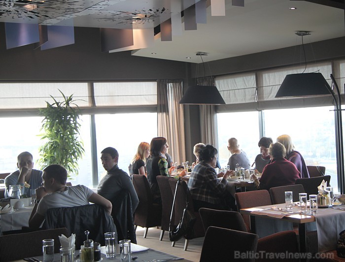 Viesnīcas «Karavella» panorāmas restorāns «Colombo» ir viens no labākajiem Rīgā Foto sponsors: www.karavella.lv 83766