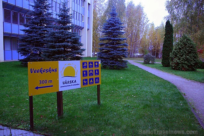 Priežu mežu gaiss un  pastaigas mežā vai ezera krastā, tas viss sagaida sanatorijas „Värska“ apmeklētājus.
Foto: www.spavarska.ee 83802