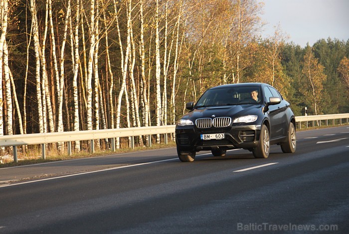 BMW X6 M50d transmisija, balstiekārtas tehnoloģija un aerodinamiskās īpašības ir saskaņotas ar M tik raksturīgo precizitāti 84123