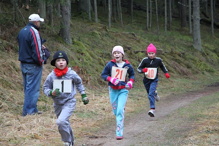 Sezonas noslēguma skrējiens Zilajos kalnos 10.11.2012. Foto sponsors: www.LatvijasCentrs.lv 84563
