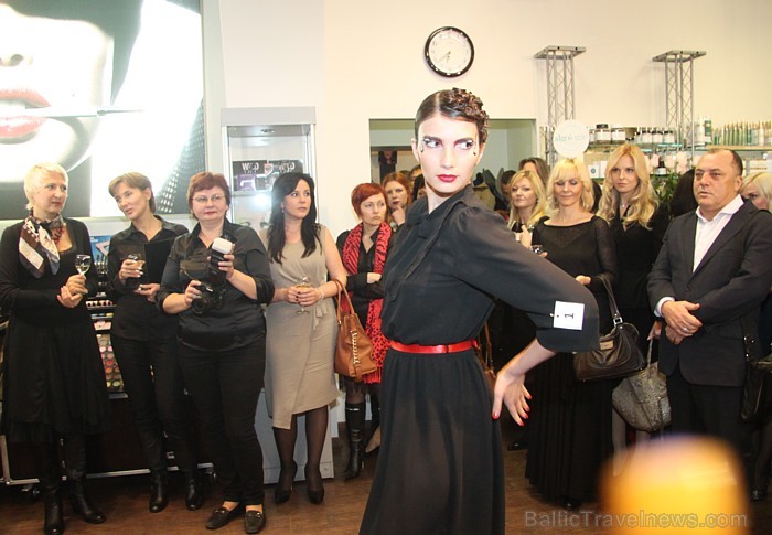 Salonā Poetica 3.10.2012 tika prezentēta Make Up For Ever jaunā kolekcija ar nosaukumu Black Tango - www.poetica.lv 84776