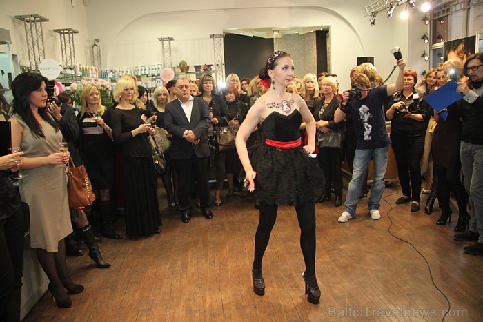 Salonā Poetica 3.10.2012 tika prezentēta Make Up For Ever jaunā kolekcija ar nosaukumu Black Tango - www.poetica.lv 84781