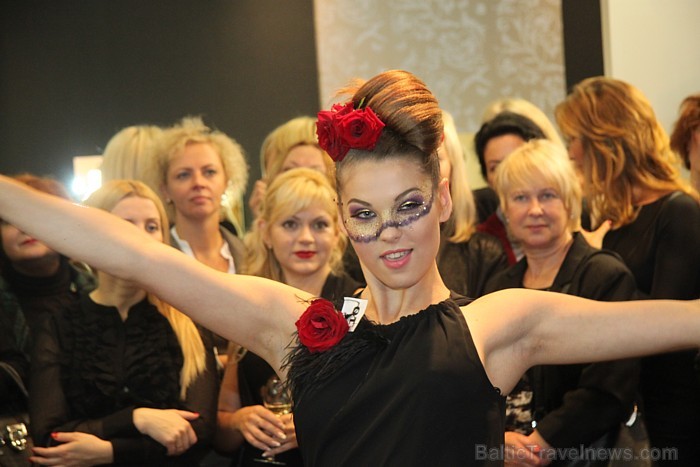 Salonā Poetica 3.10.2012 tika prezentēta Make Up For Ever jaunā kolekcija ar nosaukumu Black Tango - www.poetica.lv Salonā Poetica 3.10.2012 tika prezentēta Make Up For Ever jaunā kolekcija ar nosaukumu Black Tango - www.poetica.lv 84793