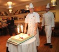 Latvijā pazīstamais un augsti novērtētais šefpavārs Vladislavs Gerke uzcep garšīgu 2 gadu jubilejas torti 9