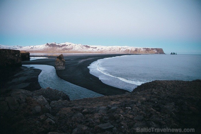 Islande jeb Īslande ir salu valsts Atlantijas okeāna ziemeļos starp Grenlandi, Norvēģiju un Britu salām. Foto: www.icelandtouristboard.com Islande jeb Īslande ir salu valsts Atlantijas okeāna ziemeļos starp Grenlandi, Norvēģiju un Britu salām. Foto: www.icelandtouristboard.com 85154