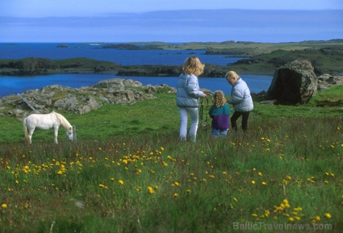 Islande jeb Īslande ir salu valsts Atlantijas okeāna ziemeļos starp Grenlandi, Norvēģiju un Britu salām. Foto: www.icelandtouristboard.com Islande jeb Īslande ir salu valsts Atlantijas okeāna ziemeļos starp Grenlandi, Norvēģiju un Britu salām. Foto: www.icelandtouristboard.com 85156