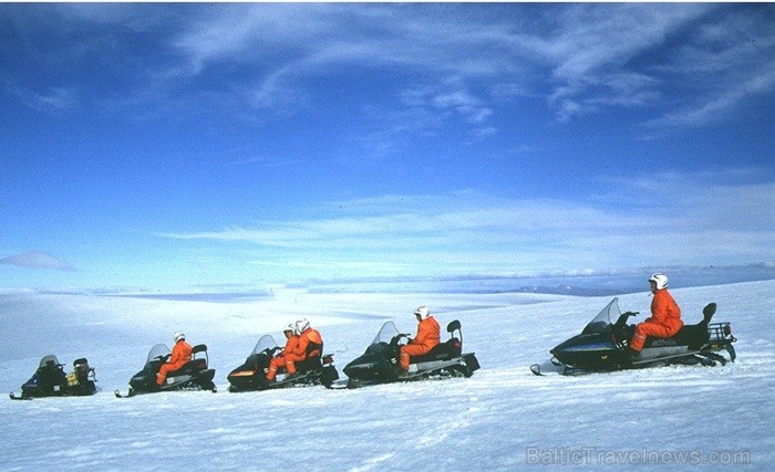 Islande jeb Īslande ir salu valsts Atlantijas okeāna ziemeļos starp Grenlandi, Norvēģiju un Britu salām. Foto: www.icelandtouristboard.com Islande jeb Īslande ir salu valsts Atlantijas okeāna ziemeļos starp Grenlandi, Norvēģiju un Britu salām. Foto: www.icelandtouristboard.com 85158