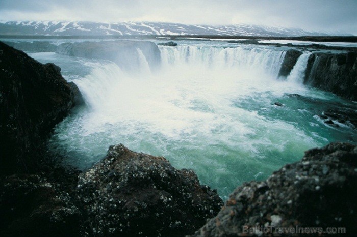 Islande jeb Īslande ir salu valsts Atlantijas okeāna ziemeļos starp Grenlandi, Norvēģiju un Britu salām. Foto: www.icelandtouristboard.com Islande jeb Īslande ir salu valsts Atlantijas okeāna ziemeļos starp Grenlandi, Norvēģiju un Britu salām. Foto: www.icelandtouristboard.com 85159
