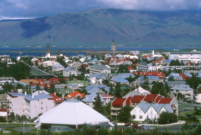 Islande jeb Īslande ir salu valsts Atlantijas okeāna ziemeļos starp Grenlandi, Norvēģiju un Britu salām. Foto: www.icelandtouristboard.com Islande jeb Īslande ir salu valsts Atlantijas okeāna ziemeļos starp Grenlandi, Norvēģiju un Britu salām. Foto: www.icelandtouristboard.com 85186