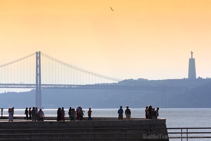 Lisabona ir Portugāles galvaspilsēta un lielākā pilsēta, kuras vēsturiskais centrs atrodas uz stāviem pakalniem. Foto: www.visitlisboa.com Lisabona ir Portugāles galvaspilsēta un lielākā pilsēta, kuras vēsturiskais centrs atrodas uz stāviem pakalniem. Foto: www.visitlisboa.com 85256