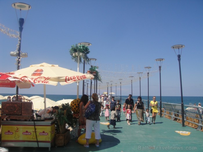 Melnās jūras pludmale Batumi. Foto: www.remirotravel.lv 85439