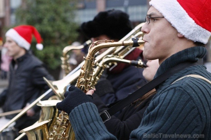 Kopš 1570. gada Strasbūrā darbojas Ziemassvētku svētku tirdziņi un pilsēta kļūst par šo svētku galveno centru. Foto: www.noel.strasbourg.eu 85511