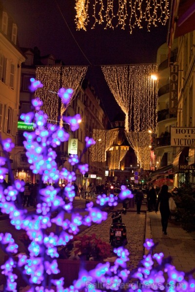 Kopš 1570. gada Strasbūrā darbojas Ziemassvētku svētku tirdziņi un pilsēta kļūst par šo svētku galveno centru. Foto: www.noel.strasbourg.eu Kopš 1570. gada Strasbūrā darbojas Ziemassvētku svētku tirdziņi un pilsēta kļūst par šo svētku galveno centru. Foto: www.noel.strasbourg.eu 85520