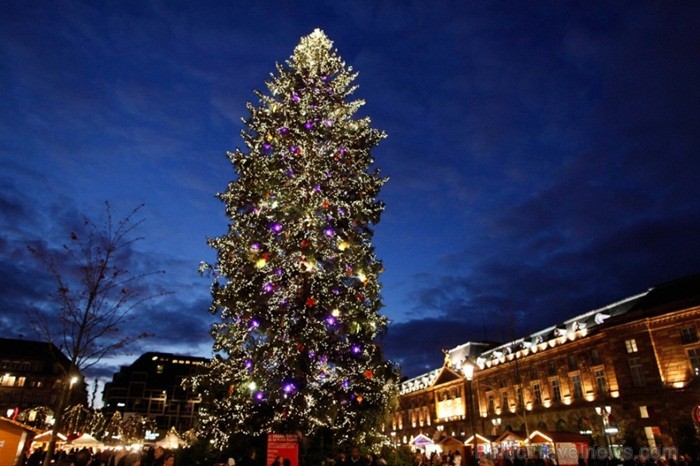 Kopš 1570. gada Strasbūrā darbojas Ziemassvētku svētku tirdziņi un pilsēta kļūst par šo svētku galveno centru. Foto: www.noel.strasbourg.eu 85536