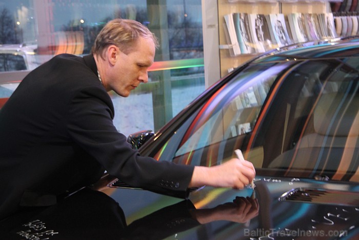 «Domenikss» atzīmē 30.11.2012 «Mercedes-Benz» 20 gadus Latvijā - viesi uz automašīnām varēja atstāt savus novēlējumus «Domenikss» atzīmē 30.11.2012 «Mercedes-Benz» 20 gadus Latvijā - viesi uz automašīnām varēja atstāt savus novēlējumus 85696