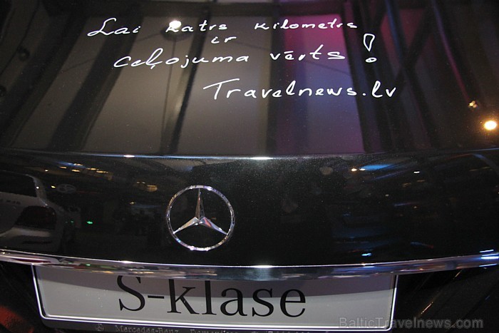 «Domenikss» atzīmē 30.11.2012 «Mercedes-Benz» 20 gadus Latvijā - viesi uz automašīnām varēja atstāt savus novēlējumus «Domenikss» atzīmē 30.11.2012 «Mercedes-Benz» 20 gadus Latvijā - viesi uz automašīnām varēja atstāt savus novēlējumus 85698