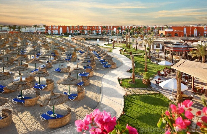 Hurgada ir Ēģiptes vispasakainākais kūrorts un tūrisma centrs, kas atrodas Sarkanās jūras krastos. Foto: www.sunrisehotels-egypt.com Hurgada ir Ēģiptes vispasakainākais kūrorts un tūrisma centrs, kas atrodas Sarkanās jūras krastos. Foto: www.sunrisehotels-egypt.com 85749