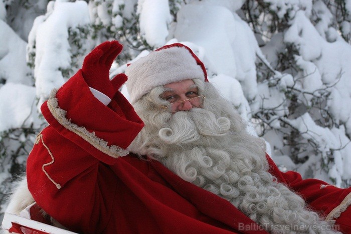 Bērnus Somijā apciemo Ziemassvētku vecītis Joulupukke, kas tulkojumā nozīmē Ziemassvētku āzis. Foto: www.visitfinland.com Bērnus Somijā apciemo Ziemassvētku vecītis Joulupukke, kas tulkojumā nozīmē Ziemassvētku āzis. Foto: www.visitfinland.com 85860