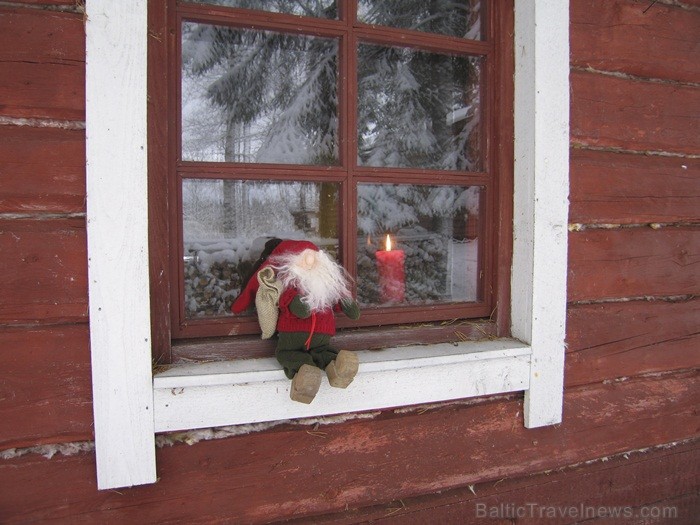 Bērnus Somijā apciemo Ziemassvētku vecītis Joulupukke, kas tulkojumā nozīmē Ziemassvētku āzis. Foto: www.visitfinland.com Bērnus Somijā apciemo Ziemassvētku vecītis Joulupukke, kas tulkojumā nozīmē Ziemassvētku āzis. Foto: www.visitfinland.com 85866