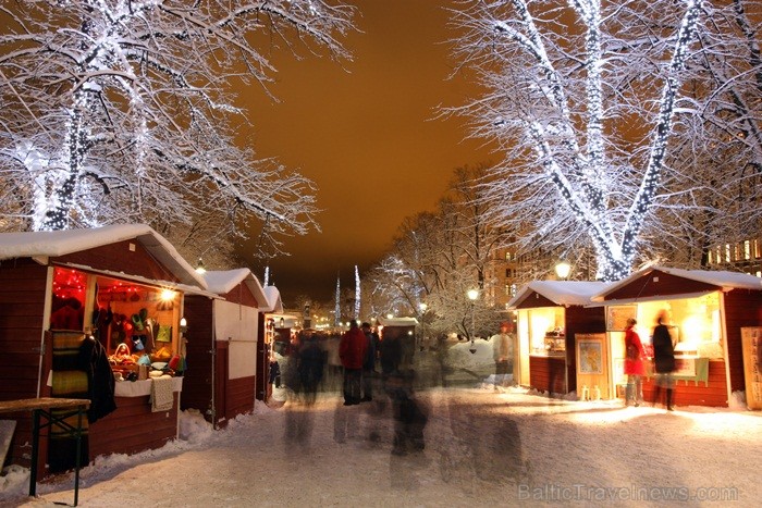 Bērnus Somijā apciemo Ziemassvētku vecītis Joulupukke, kas tulkojumā nozīmē Ziemassvētku āzis. Foto: www.visitfinland.com Bērnus Somijā apciemo Ziemassvētku vecītis Joulupukke, kas tulkojumā nozīmē Ziemassvētku āzis. Foto: www.visitfinland.com 85886