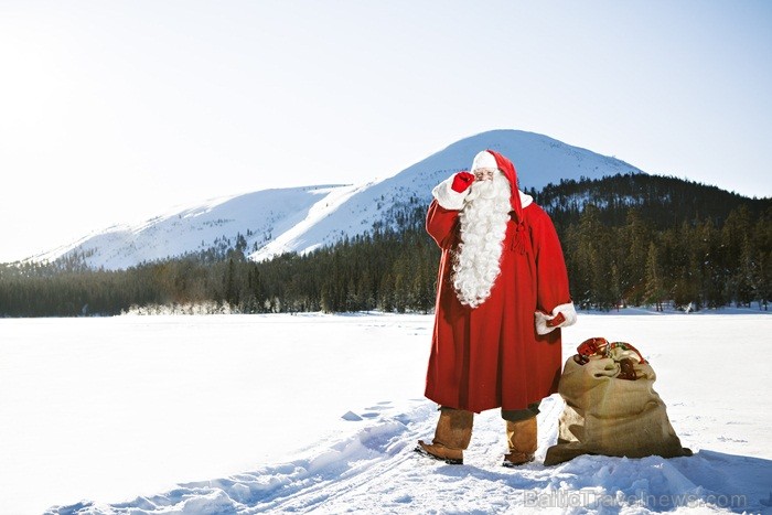 Bērnus Somijā apciemo Ziemassvētku vecītis Joulupukke, kas tulkojumā nozīmē Ziemassvētku āzis. Foto: www.visitfinland.com Bērnus Somijā apciemo Ziemassvētku vecītis Joulupukke, kas tulkojumā nozīmē Ziemassvētku āzis. Foto: www.visitfinland.com 85892