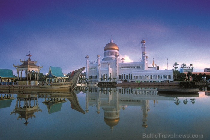 Bruneja ir sultanāts Āzijas dienvidos Borneo salas ziemeļrietumu daļā un šīs valsts galvaspilsēta ir Bandarseribegavana. Foto: www.bruneitourism.trave Bruneja ir sultanāts Āzijas dienvidos Borneo salas ziemeļrietumu daļā un šīs valsts galvaspilsēta ir Bandarseribegavana. Foto: www.bruneitourism.trave 85925