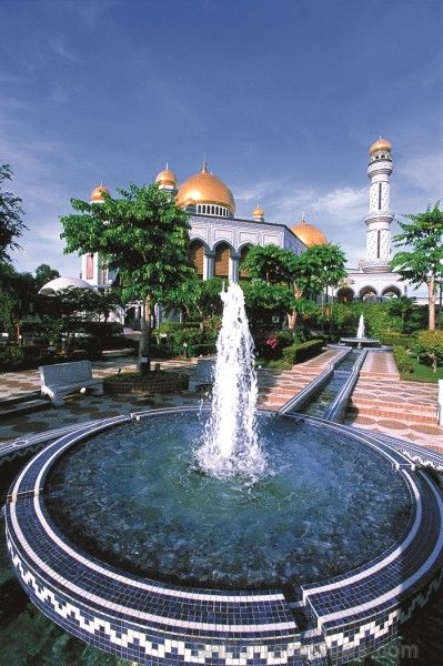 Bruneja ir sultanāts Āzijas dienvidos Borneo salas ziemeļrietumu daļā un šīs valsts galvaspilsēta ir Bandarseribegavana. Foto: www.bruneitourism.trave 85942