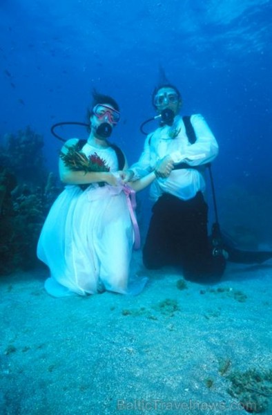 Sentlūsija ir salu valsts Karību jūras austrumos uz robežas ar Atlantijas okeānu. Foto: www.stlucia.org Sentlūsija ir salu valsts Karību jūras austrumos uz robežas ar Atlantijas okeānu. Foto: www.stlucia.org 86454