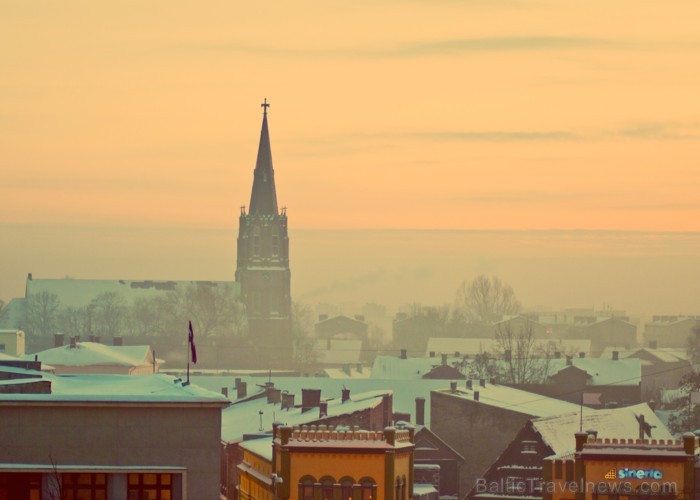 Liepāja šogad pārsteidz īpaši, pilsētā var atrast gan milzu piparkūkas un adventes vainagu, gan svētku tramvaju, kā arī iedzīvotāji un viesi tiek aici Liepāja šogad pārsteidz īpaši, pilsētā var atrast gan milzu piparkūkas un adventes vainagu, gan svētku tramvaju, kā arī iedzīvotāji un viesi tiek aici 86513