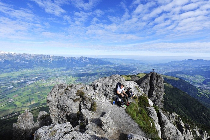 Lihtenšteina ir mazākā, bet bagātākā vāciski runājošā valsts pasaulē un vienīgā Alpu valsts, kuras teritorija pilnībā atrodas Alpos. Foto: Liechtenste 86525