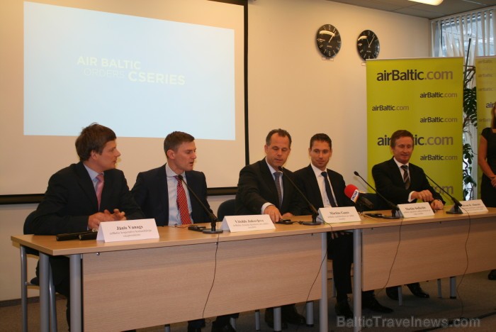 Preses konferencē par lidmašīnu iegādi piedalījās airBaltic korporatīvo komunikāciju viceprezidents, finanšu direktors, izpilddirektors, operatīvās va Preses konferencē par lidmašīnu iegādi piedalījās airBaltic korporatīvo komunikāciju viceprezidents, finanšu direktors, izpilddirektors, operatīvās va 86562