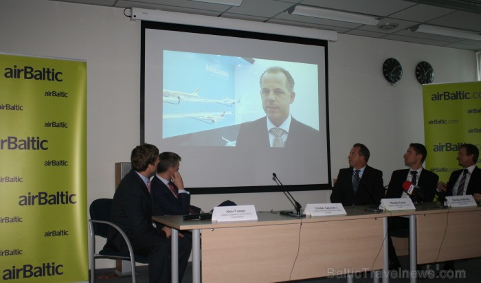 20.12.2012. airBaltic parakstīja līgumu par līdz 20 CSeries lidmašīnu iegādi, flote tiks papildināta ar Bombardier CS300 lidmašīnām. 86563